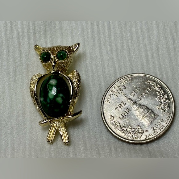 Owl brooch with jade green faux stones. Excellent condition. - Picture 2 of 3
